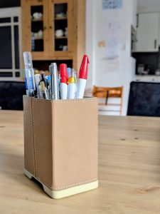 Het pennenbakje met daarin de meesterpen